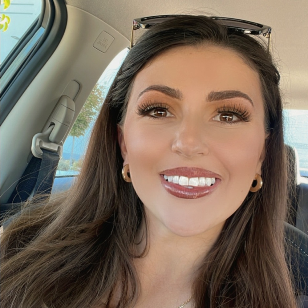 Meet your Posher, Gina
